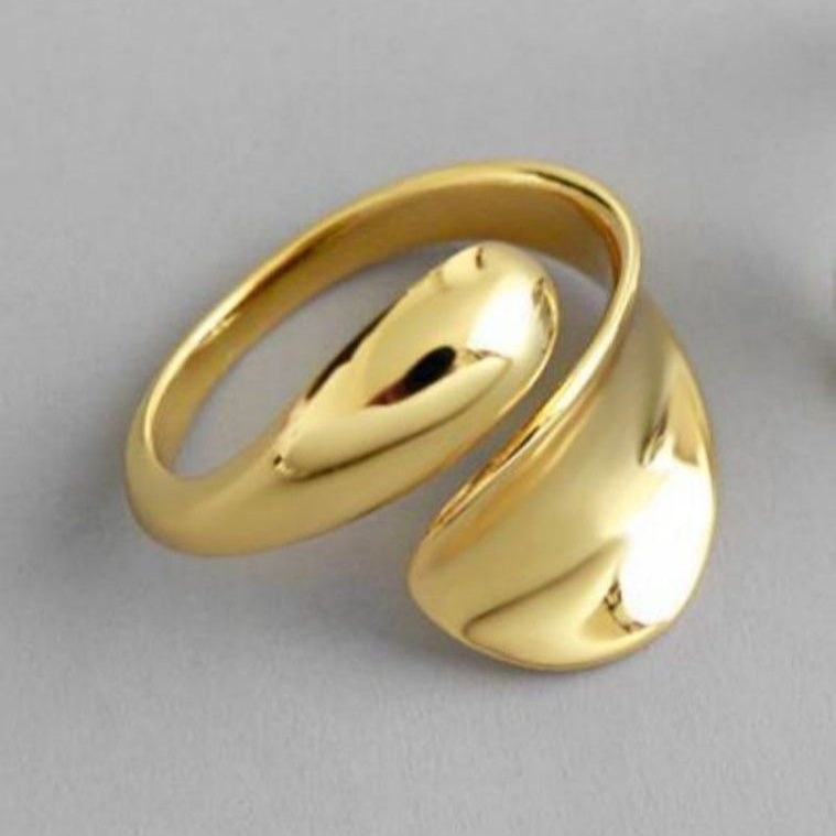 Minimalist Geometric Polished Ring With A Personalized Touch