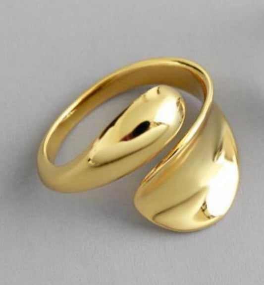 Minimalist Geometric Polished Ring With A Personalized Touch