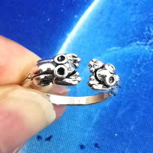 Retro-style Diamond-studded Frog Ring With An Antiqued Finish And Adjustable Opening